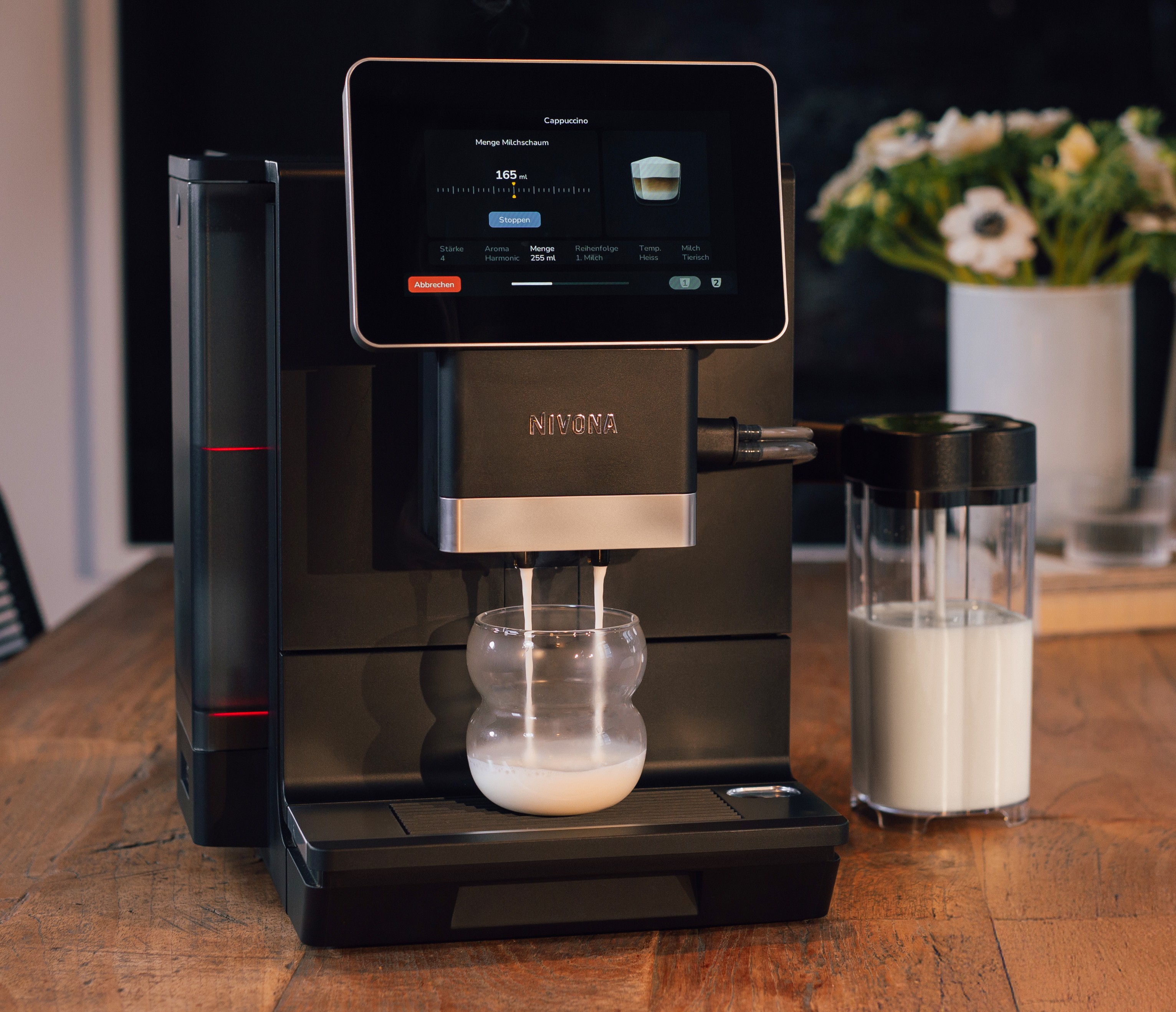 Detailansicht Nivona NIVO 9101 schwarz mit Betonung auf die Benutzererfahrung.