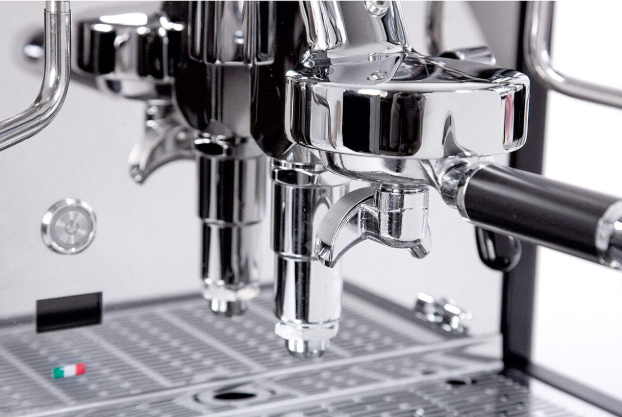 Detailansicht Quick Mill Essence schwarz mit Betonung auf die Benutzererfahrung.