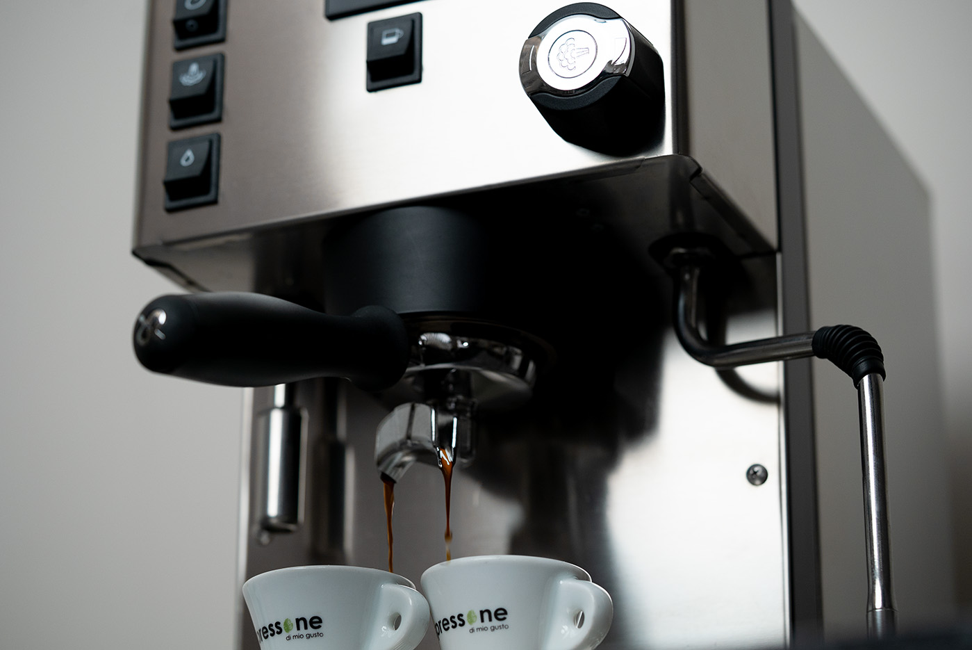 Detailansicht Rancilio Silvia Pro PID mit Betonung auf die Benutzererfahrung.